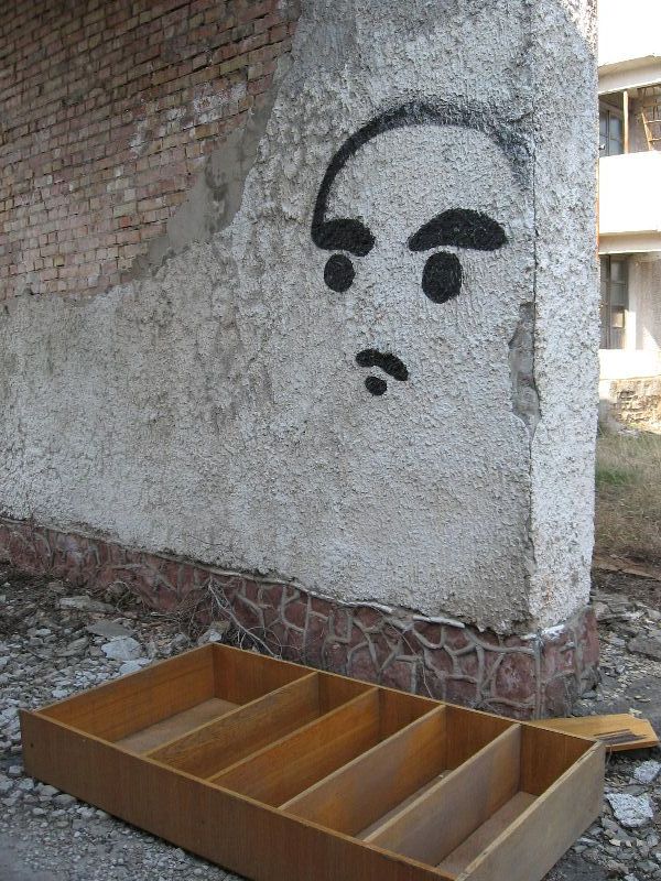 Необычные граффити города-призрака Припяти http://sun.org.ua/photos/chernobyl-2007/pripyat/148.jpg